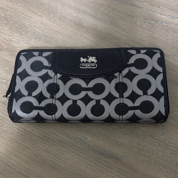 Authentic Coach Wallet - Picture 1 of 5